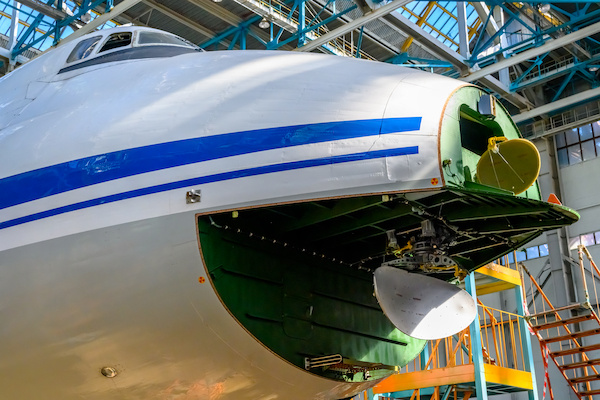 avión en construcción